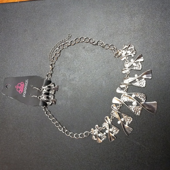 Paparazzi Neclace and Earrings - Picture 7 of 8